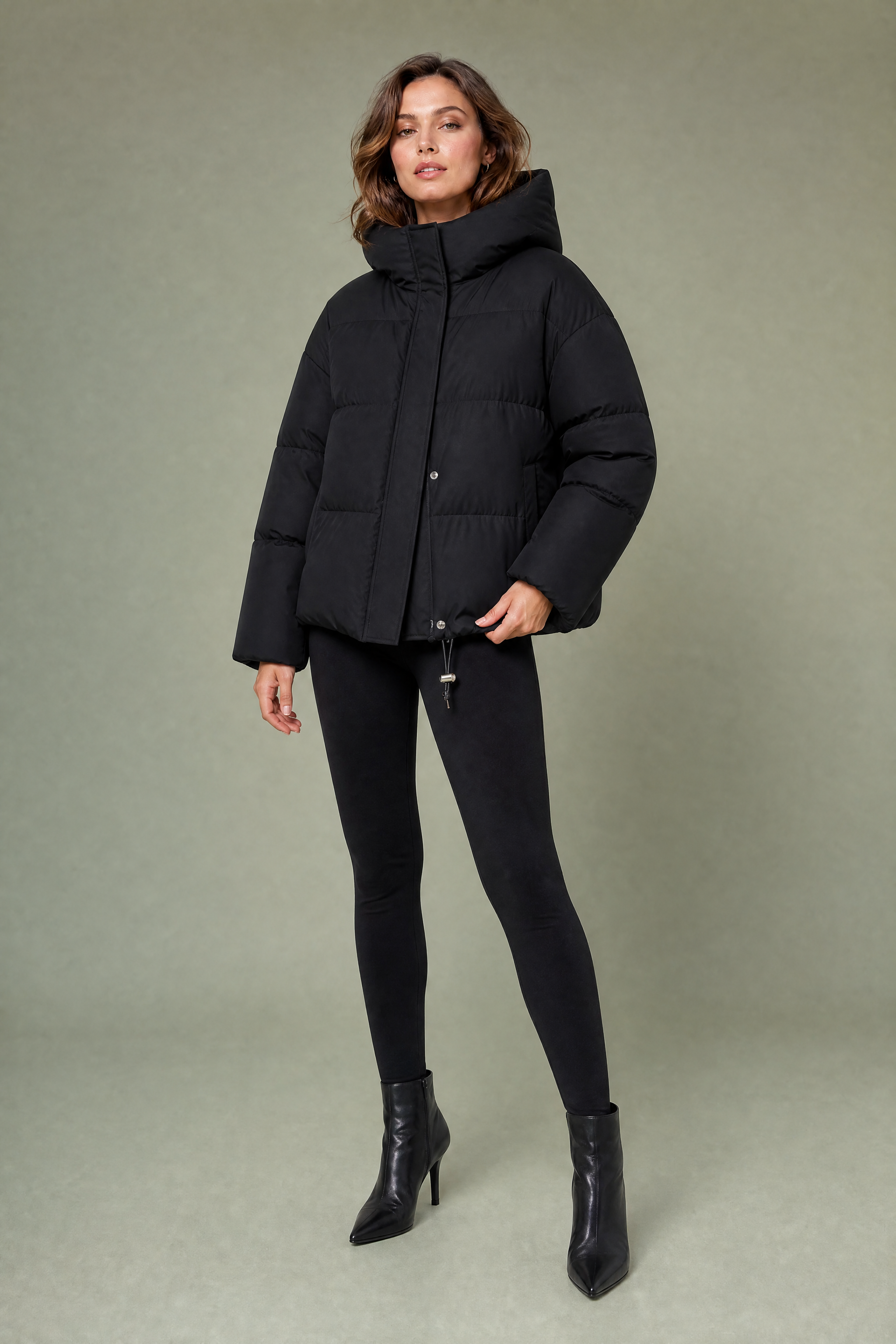 Doudoune courte à capuche oversize | Variante Noir | Lounelle Paris