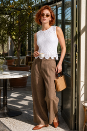 Top en dentelle bretelles larges | Photo lifestyle | Lounelle Paris