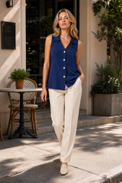 Blouse sansmanches col en V | Deuxième photo lifestyle | Lounelle Paris