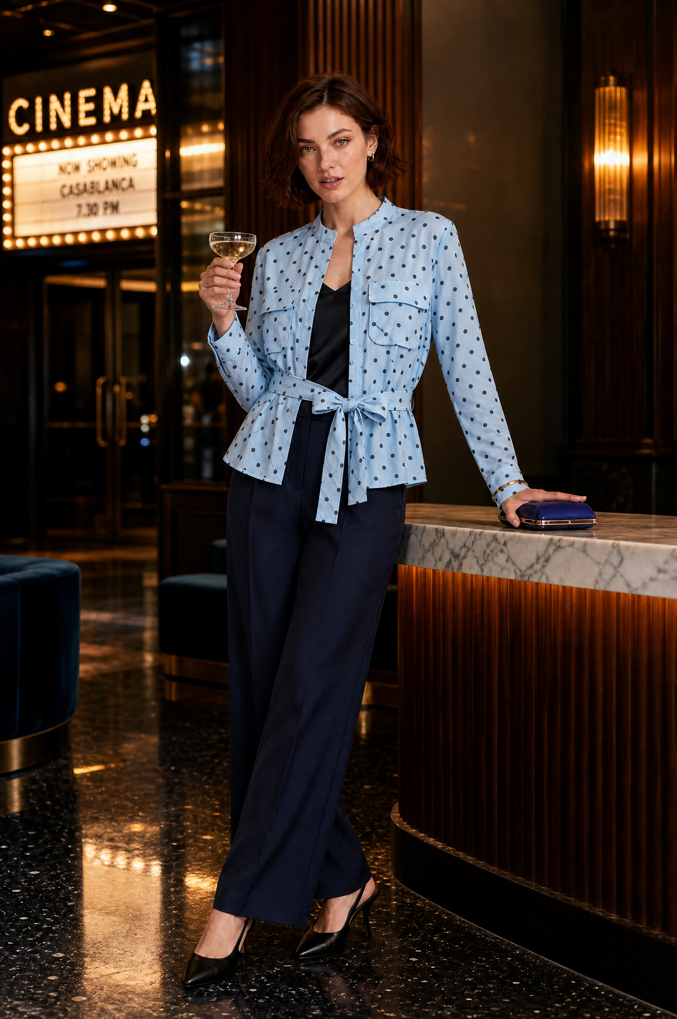 Veste chemise bleu clair à pois | Deuxième photo lifestyle | Lounelle Paris