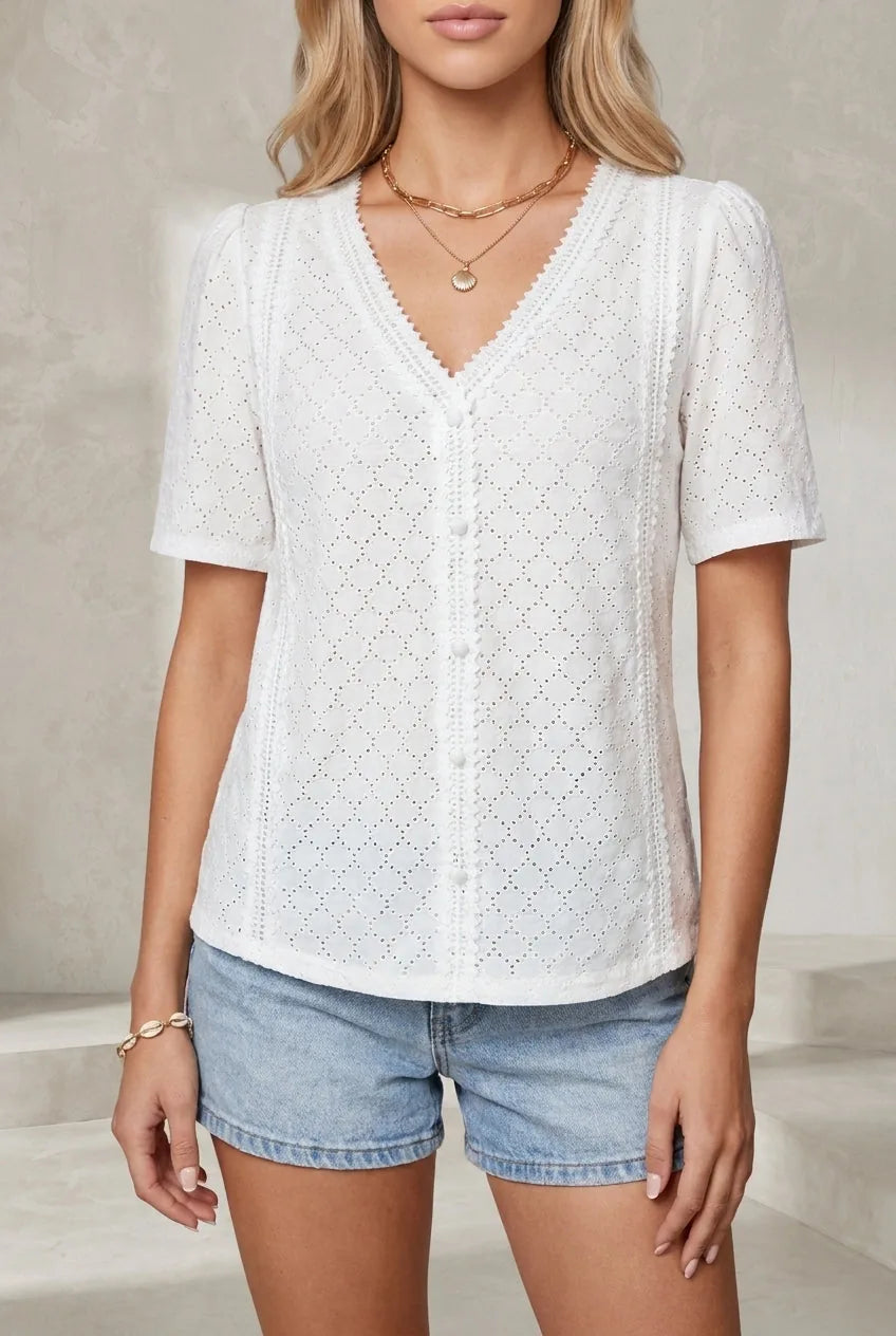 Blouse blanche col V ajourée | Lounelle Paris