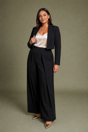 Pantalon large noir plis devant | Porté sur une autre silhouette | Lounelle Paris