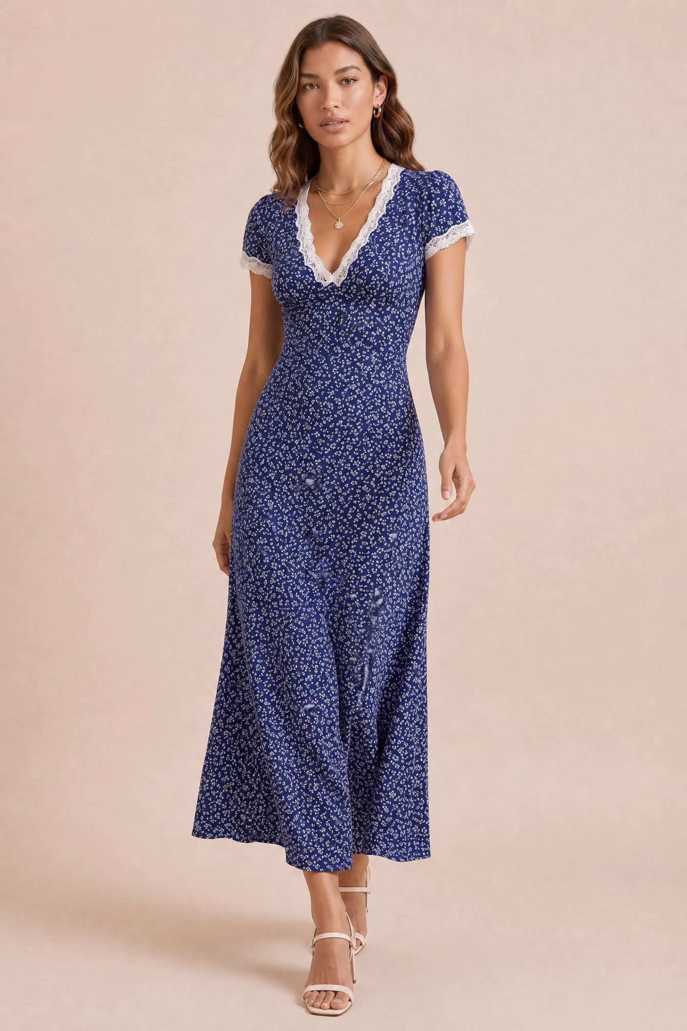Robe longue bleu marine col V | Vue en mouvement | Lounelle Paris