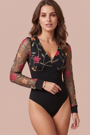 Body noir col V manches brodées | Vue rapprochée | Lounelle Paris