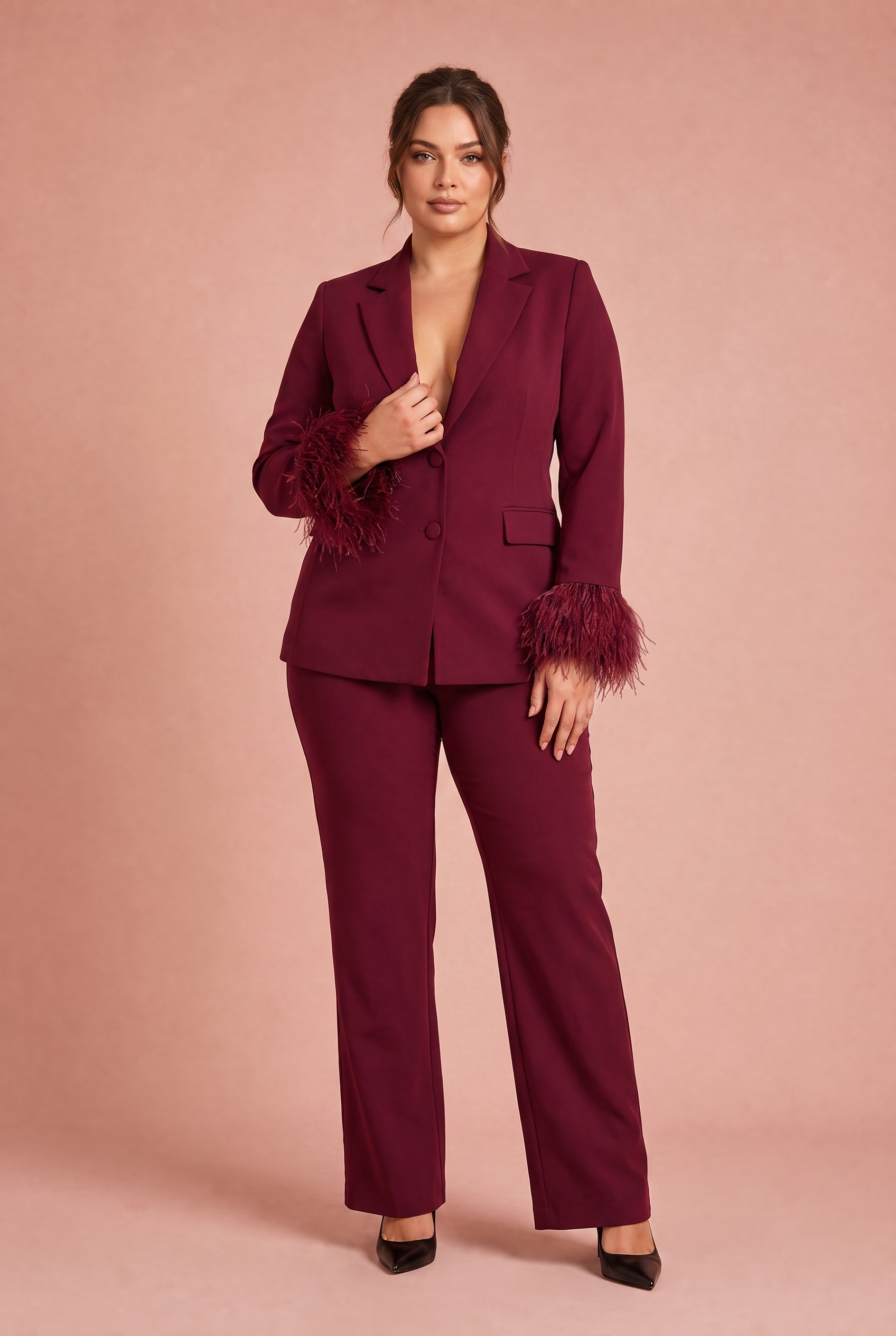Ensemble tailleur manches plume | Porté sur une silhouette plus ronde | Lounelle Paris