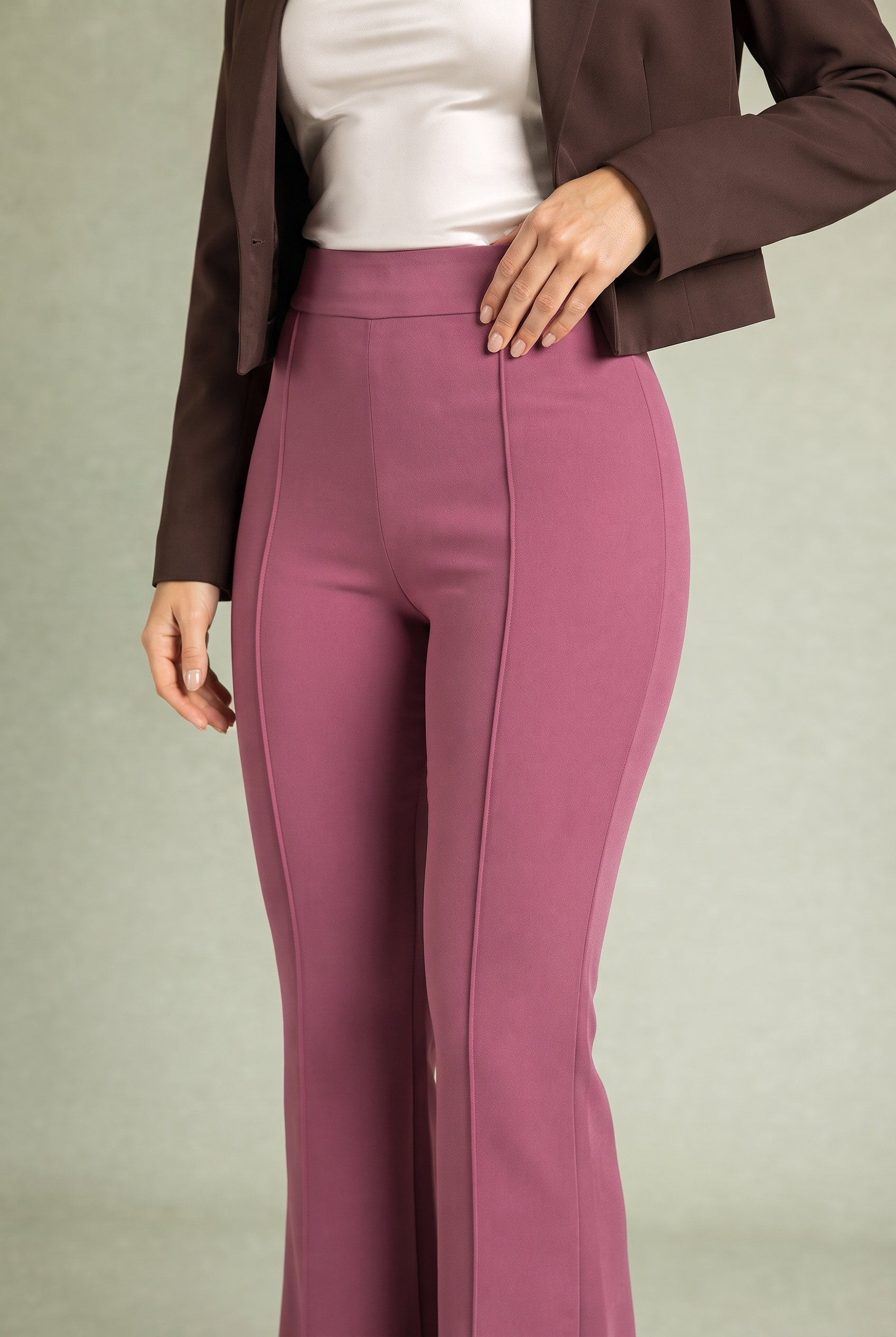 Pantalon taille haute micro-évasé | Vue rapprochée | Lounelle Paris