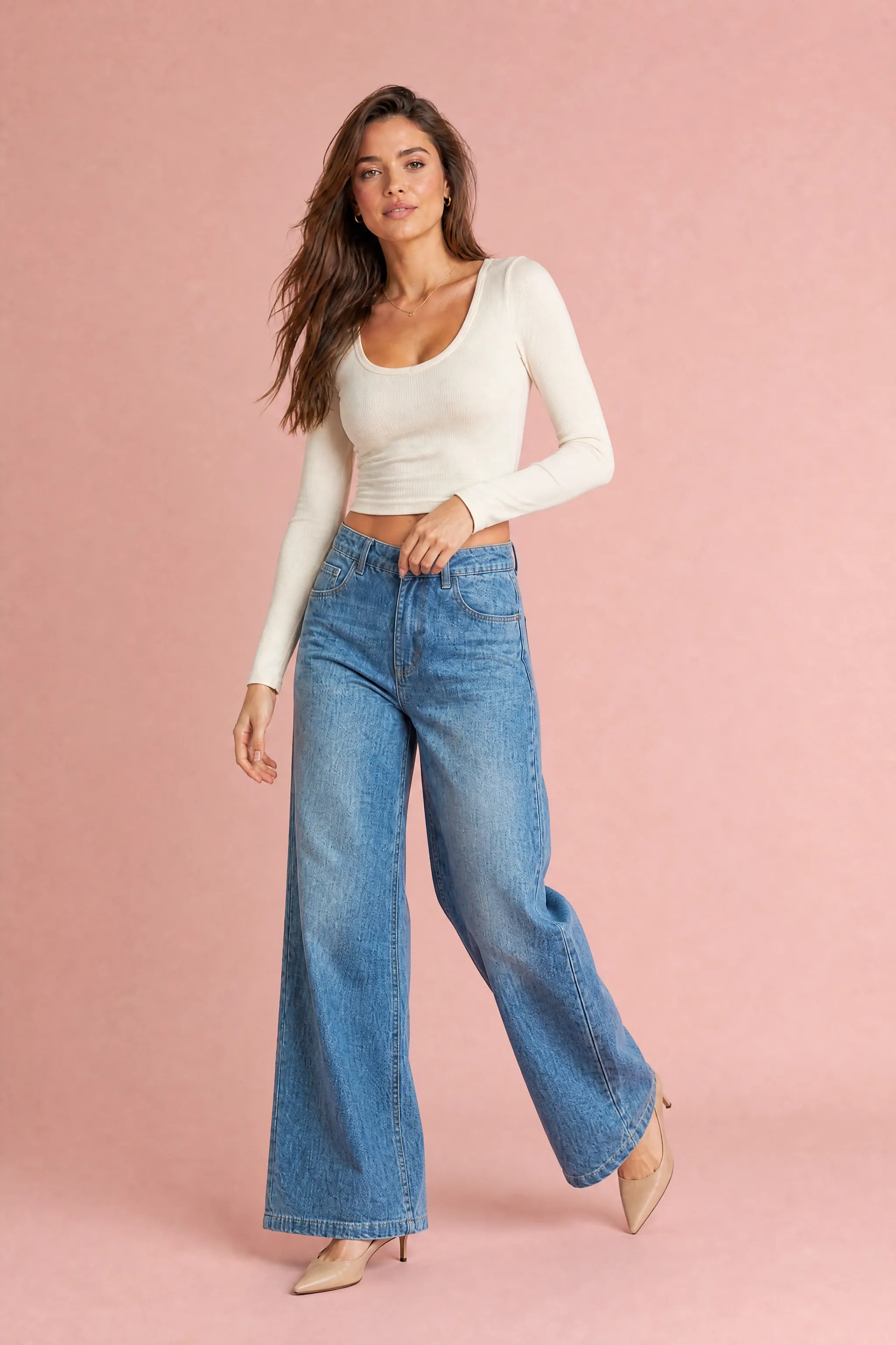 Jean bleu coupe ample taille mi-haute | Vue en mouvement | Lounelle Paris