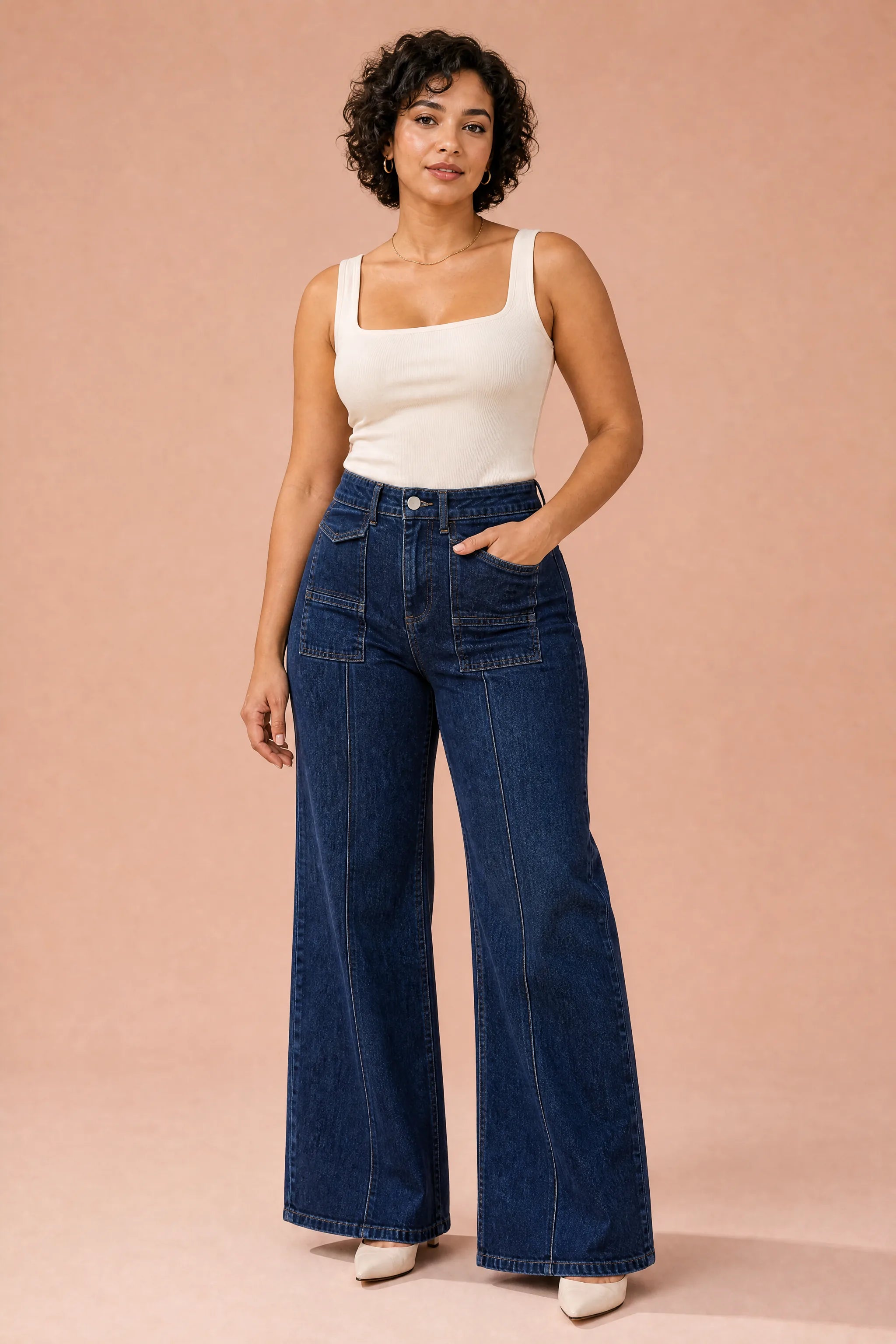 Jean bleu foncé taille haute évasé | Porté sur une autre silhouette | Lounelle Paris