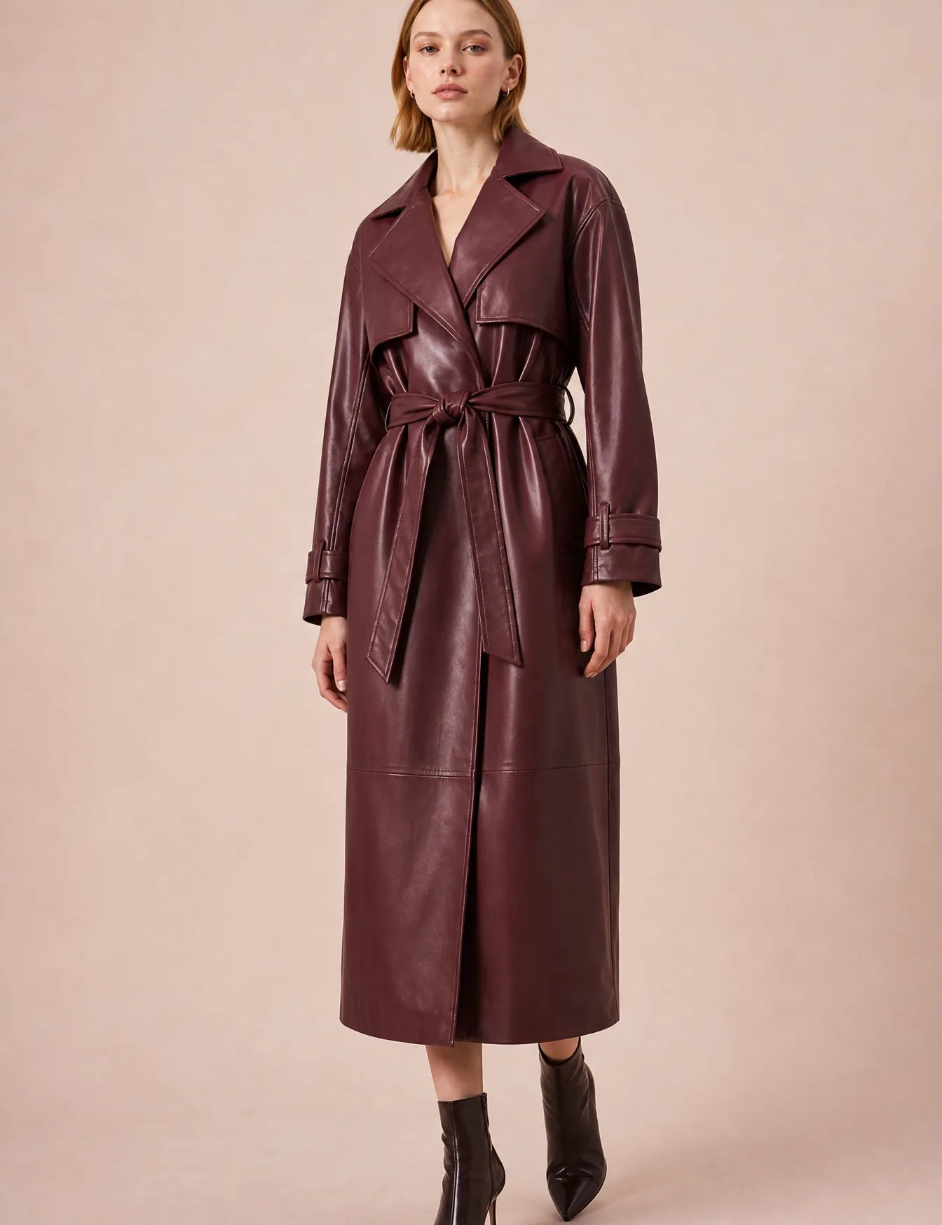 Manteau long effet cuir ceinturé | Vue de face | Lounelle Paris