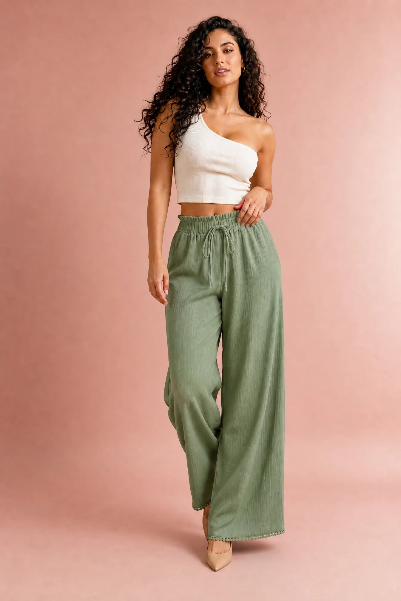 Pantalon large vert taille volantée | Vue en mouvement | Lounelle Paris
