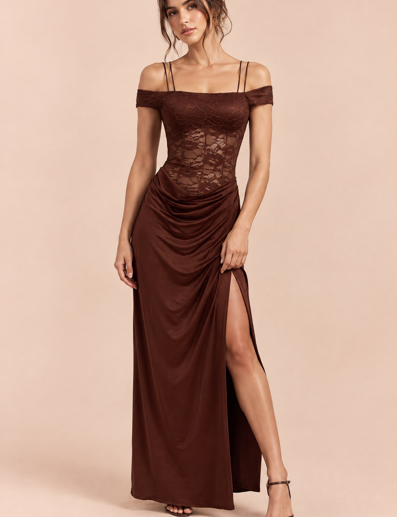 Robe longue marron en dentelle froncée | Vue de face | Lounelle Paris