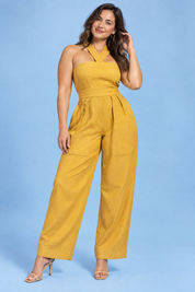 Combinaison à encolure dos nu et jambes larges jaune tournesol | Porté sur une autre silhouette | Lounelle Paris