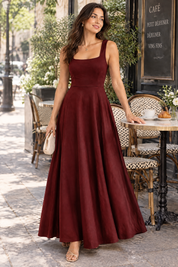 Robe midi bordeaux à encolure cœur | Photo lifestyle | Lounelle Paris
