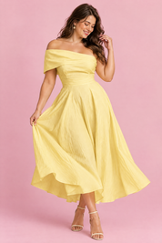Robe asymétrique jaune à épaules dénudées | Porté sur une autre silhouette | Lounelle Paris