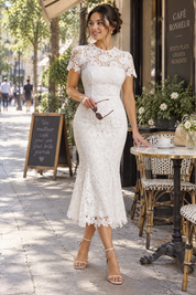 Robe midi blanche en dentelle à manches courtes | Photo lifestyle | Lounelle Paris