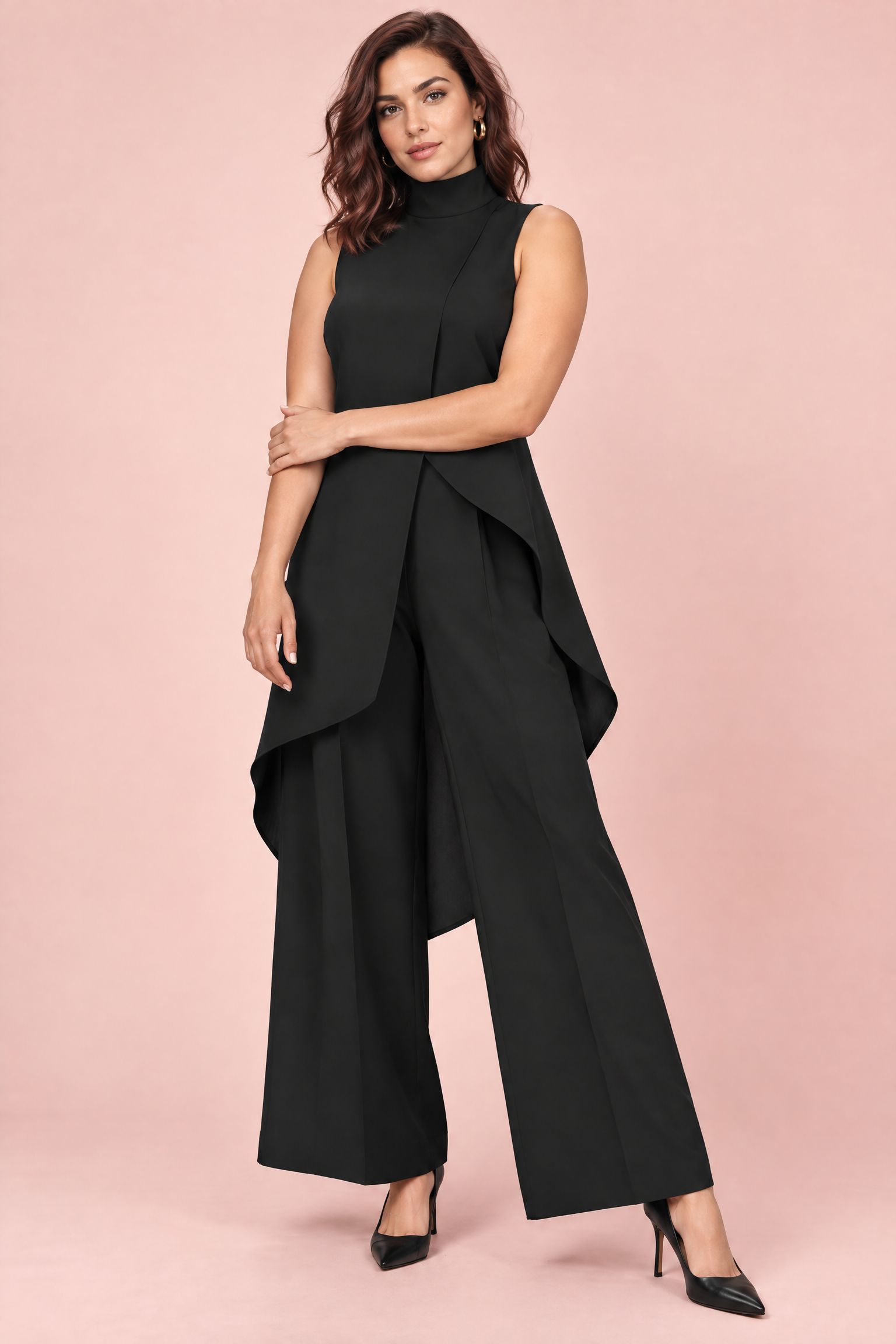 Ensemble pantalon noir fluide avec top sans manches à col montant | Porté sur une autre silhouette | Lounelle Paris