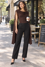 Body marron ajusté froncé à col bénitier | Photo lifestyle | Lounelle Paris