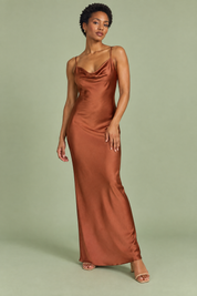 Robe longue satinée marron à col bénitier | Vue de face | Lounelle Paris