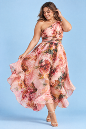 Robe rose fleurie à une épaule | Porté sur une silhouette plus ronde | Lounelle Paris