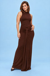 Robe longue marron à col rond avec fronces | Porté sur une autre silhouette | Lounelle Paris