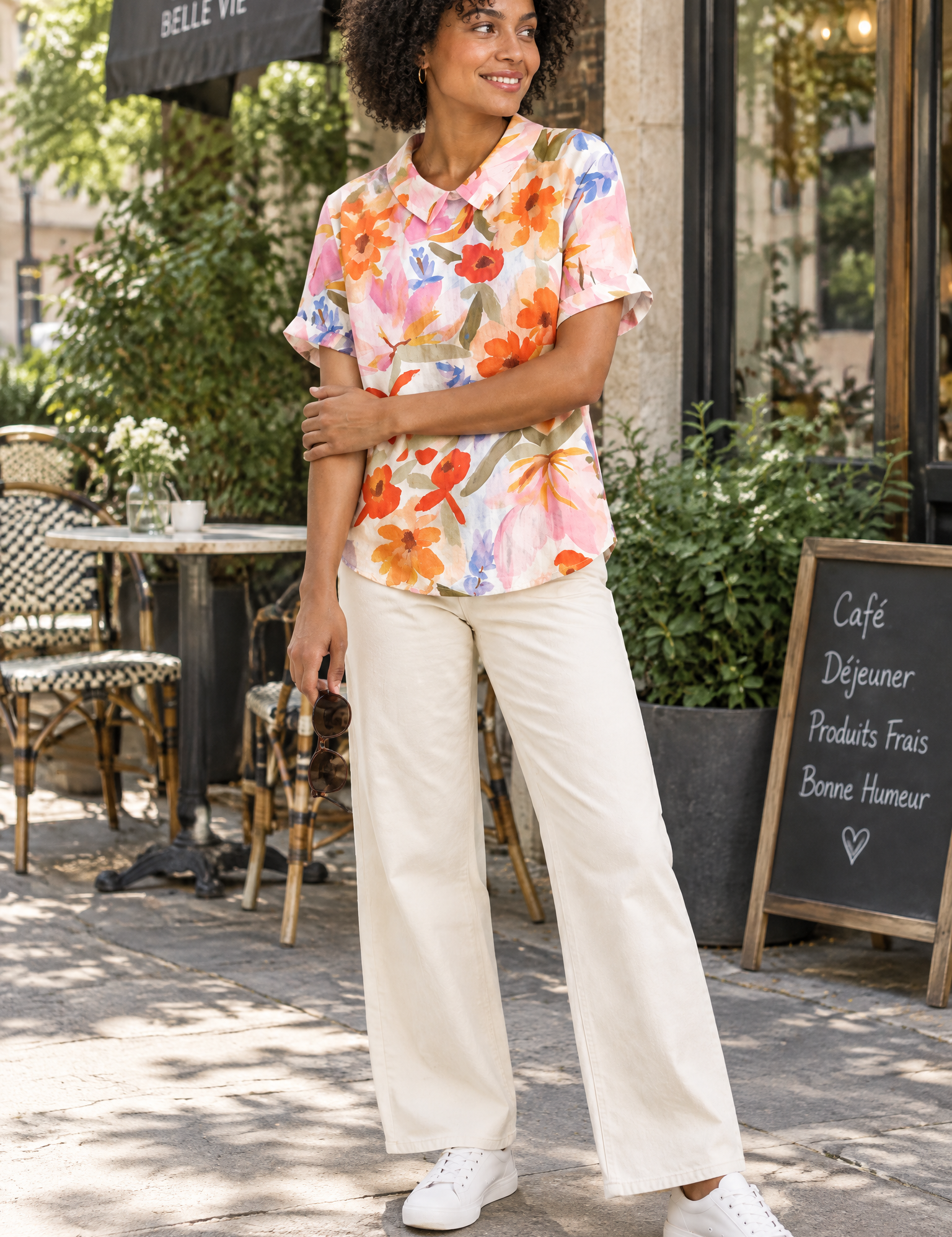 T-shirt rose à imprimé floral et col | Photo lifestyle | Lounelle Paris