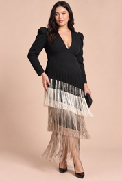 Robe noire à franges et col V | Porté sur une silhouette plus ronde | Lounelle Paris