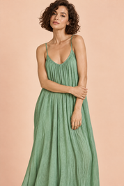 Robe longue fluide dos nu vert clair | Vue rapprochée | Lounelle Paris
