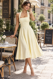 Robe midi patineuse jaune clair à col américain | Photo lifestyle | Lounelle Paris