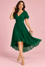 Robe vert foncé à manches volantées et ourlet asymétrique | Vue en mouvement | Lounelle Paris
