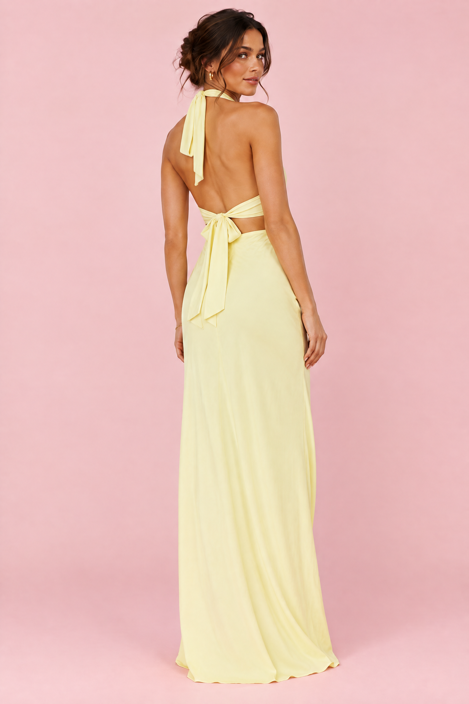 Robe longue jaune pâle à encolure dos nu et fronces | Vue de dos | Lounelle Paris