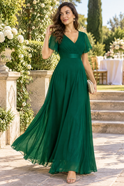 Robe longue plissée vert émeraude à col V | Photo lifestyle | Lounelle Paris