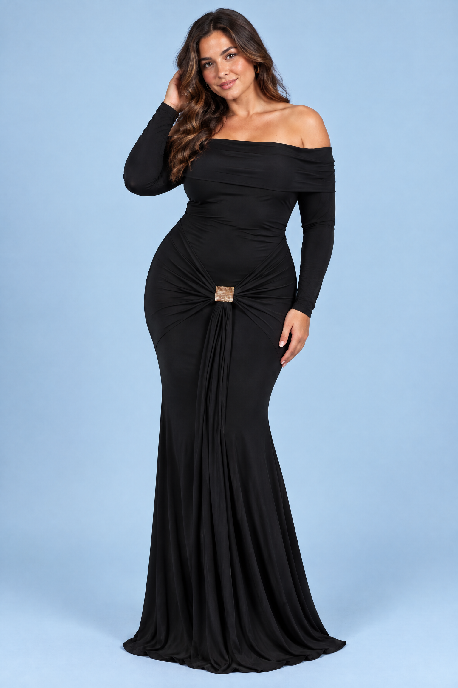 Robe longue noire asymétrique à fronces et drapé | Porté sur une silhouette plus ronde | Lounelle Paris