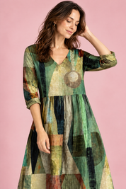 Robe verte fluide à col en V | Vue rapprochée | Lounelle Paris