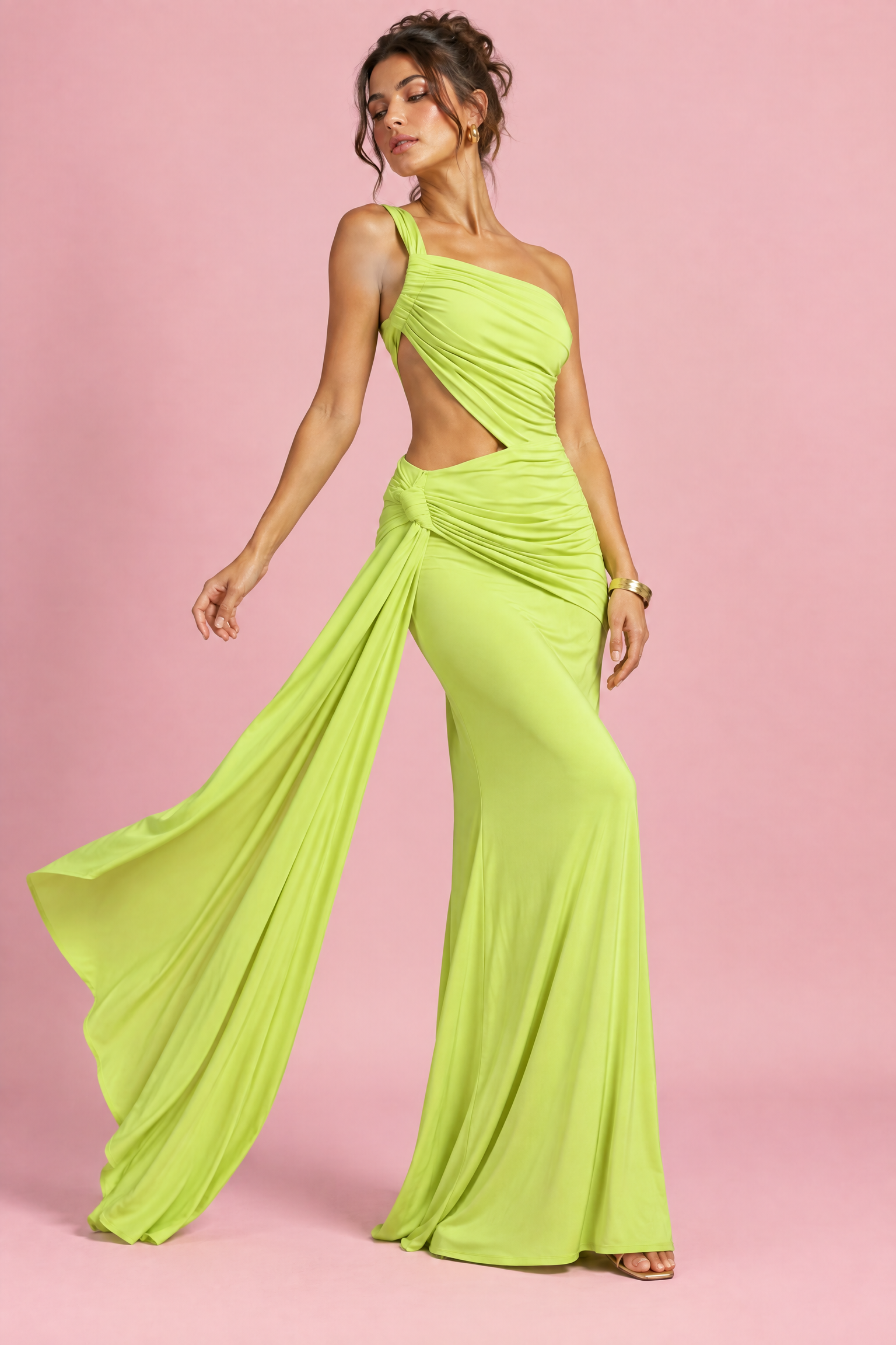 Robe longue verte asymétrique à jupe portefeuille | Vue en mouvement | Lounelle Paris