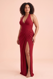 Robe longue rouge à décolleté plongeant | Porté sur une silhouette plus ronde | Lounelle Paris