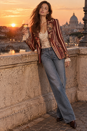 Blazer ajusté rouge à fleurs et rayures | Deuxième photo lifestyle | Lounelle Paris