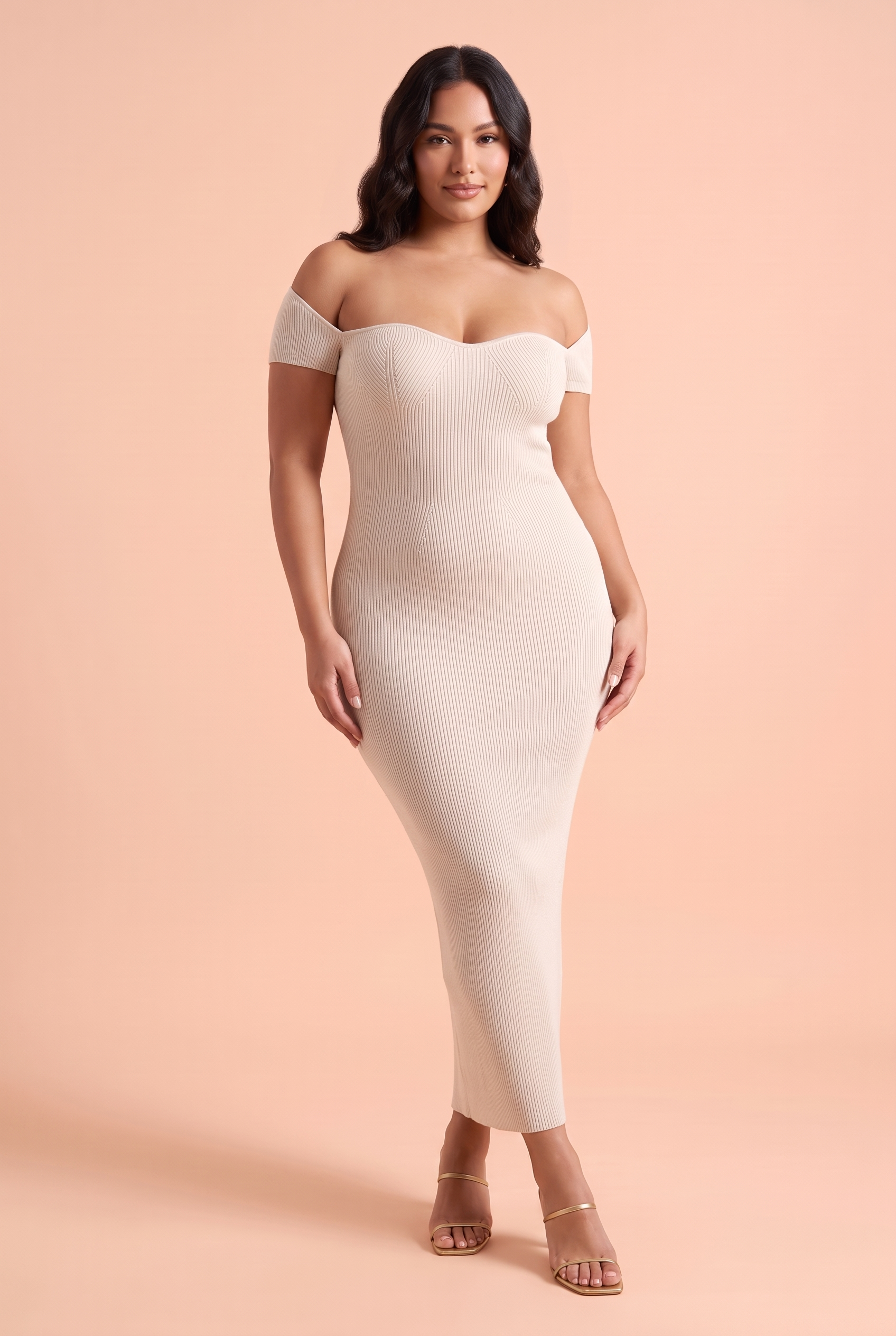 Robe midi blanc cassé à encolure découpée, épaules dénudées et manches courtes | Porté sur une autre silhouette | Lounelle Paris