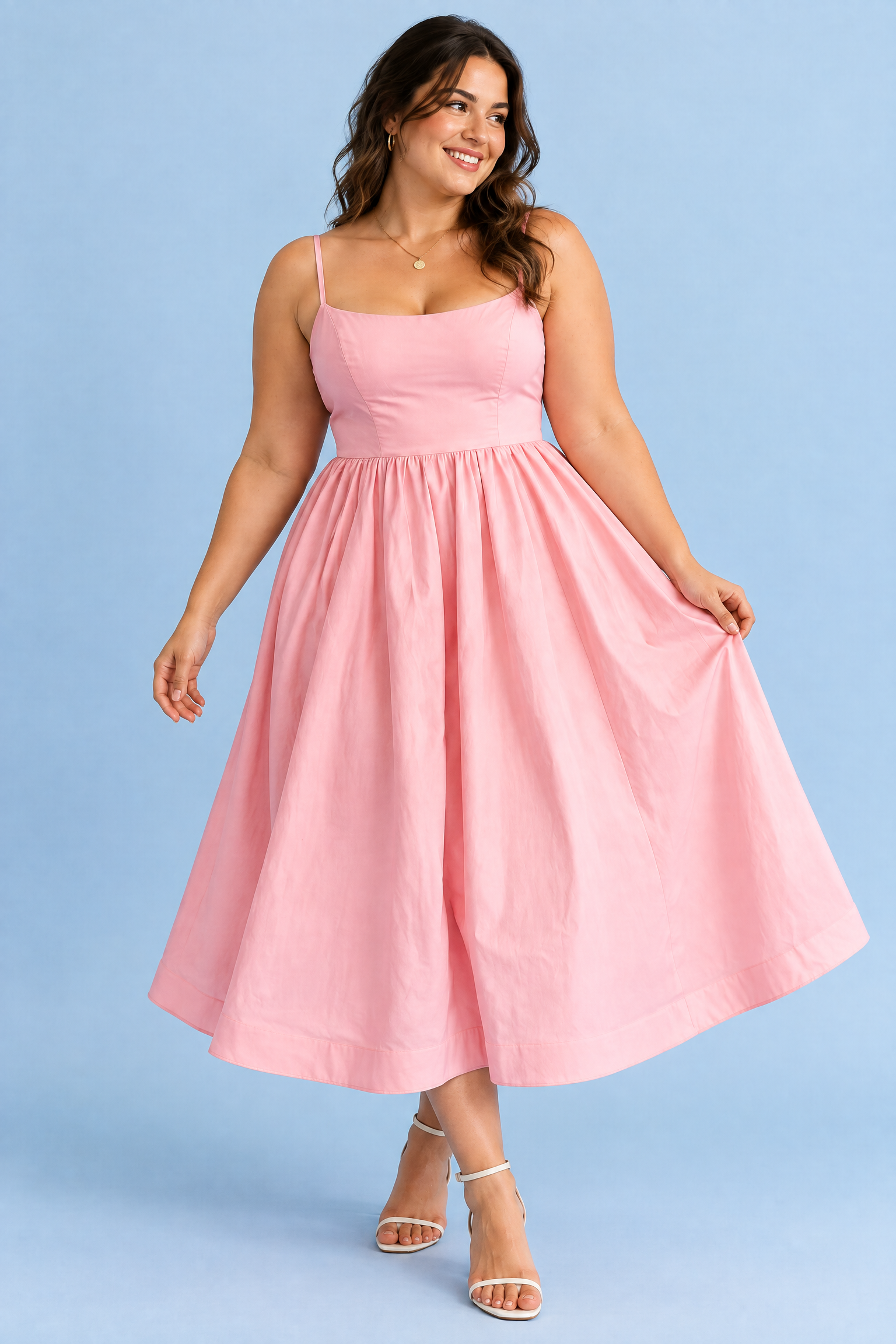 Robe midi rose plissée évasée | Porté sur une silhouette plus ronde | Lounelle Paris