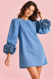 Robe courte bleue à poignets fleuris | Vue rapprochée | Lounelle Paris