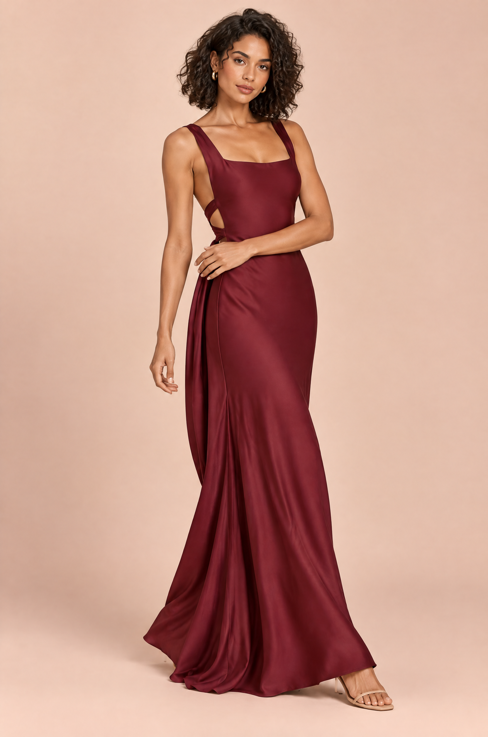 Robe longue bordeaux dos nu à décolleté en V | Vue en mouvement | Lounelle Paris