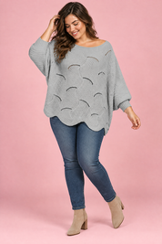 Pull gris oversize ajouré à col bateau | Porté sur une silhouette plus ronde | Lounelle Paris