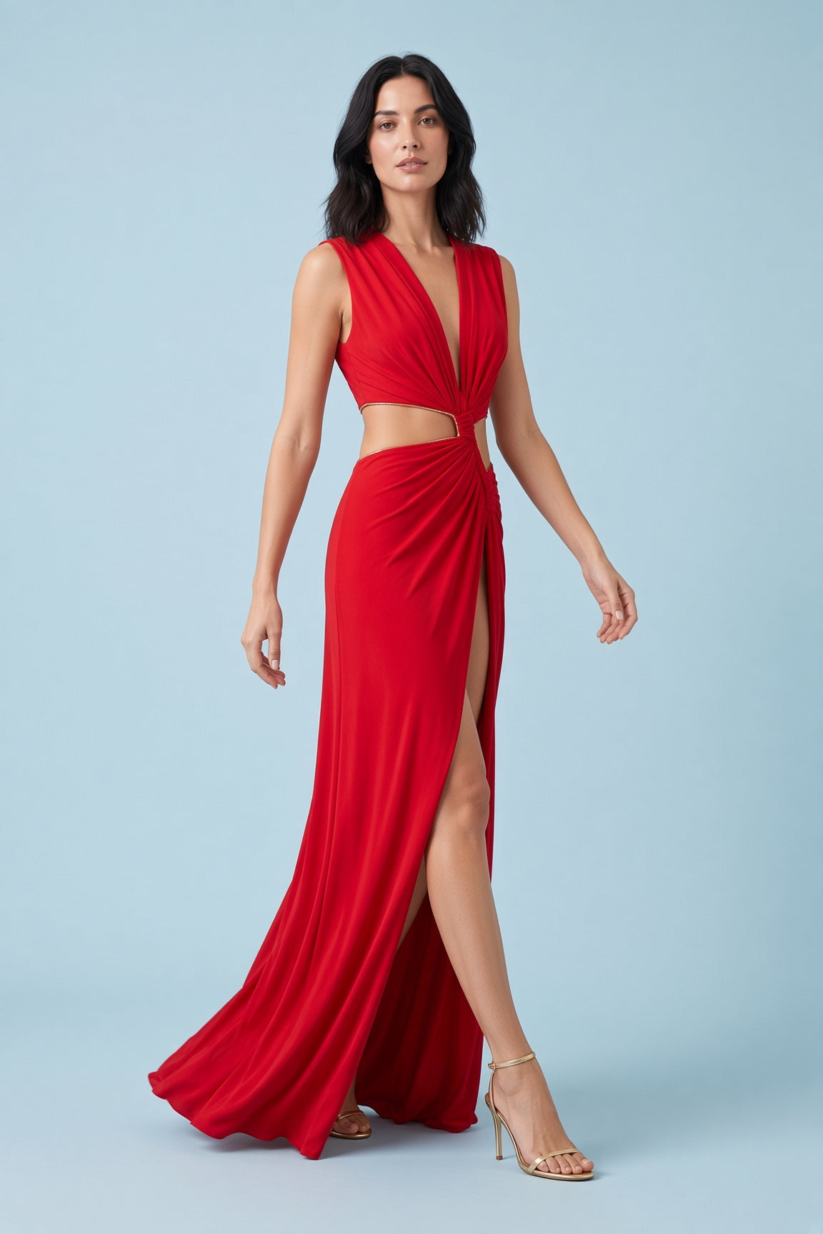 Robe longue rouge à encolure asymétrique, découpes à la taille et détails dorés | Vue en mouvement | Lounelle Paris