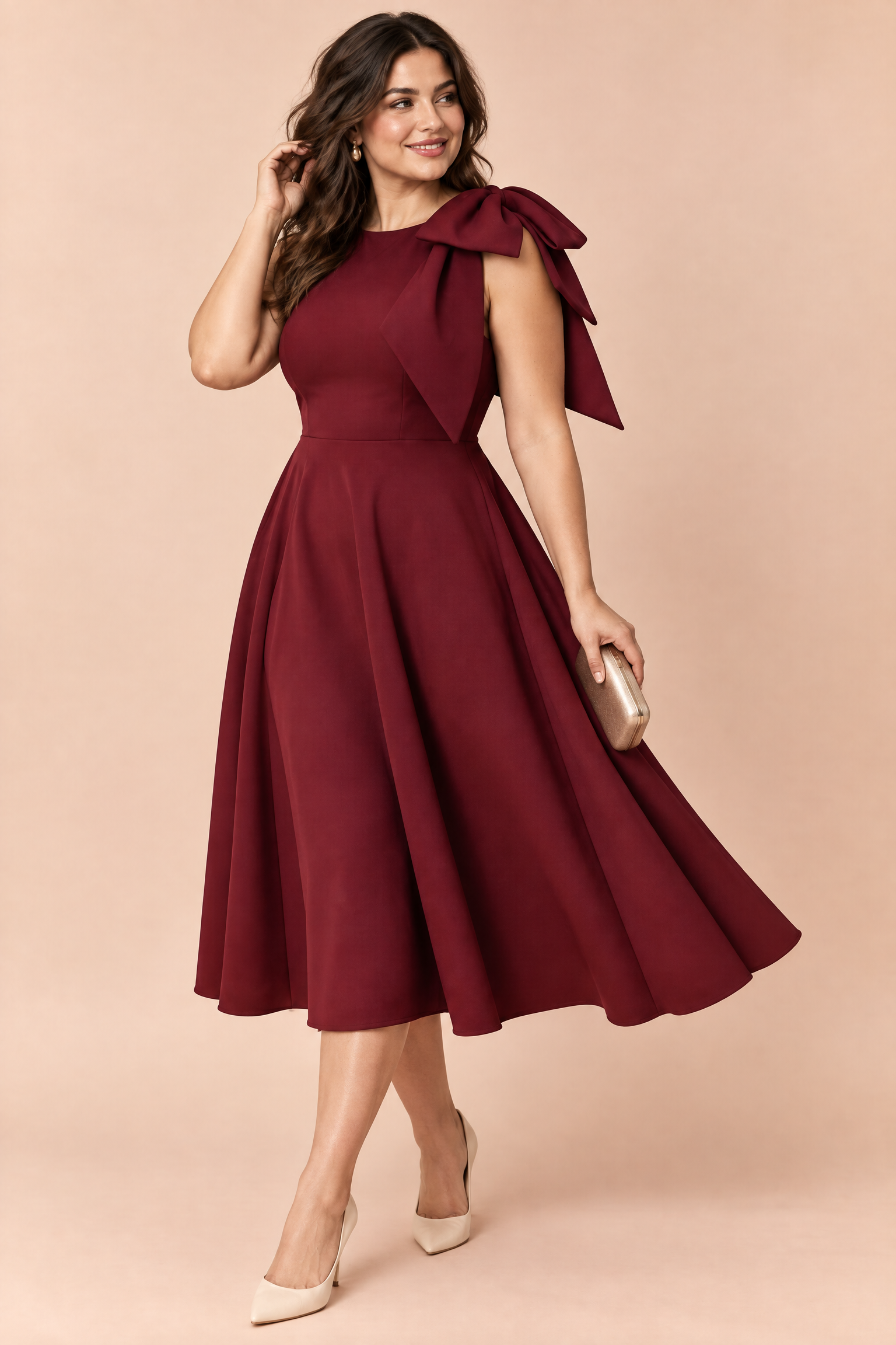 Robe midi bordeaux à encolure asymétrique et manche à nœud | Porté sur une autre silhouette | Lounelle Paris