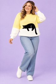 Pull oversize jaune à motif chat | Porté sur une autre silhouette | Lounelle Paris