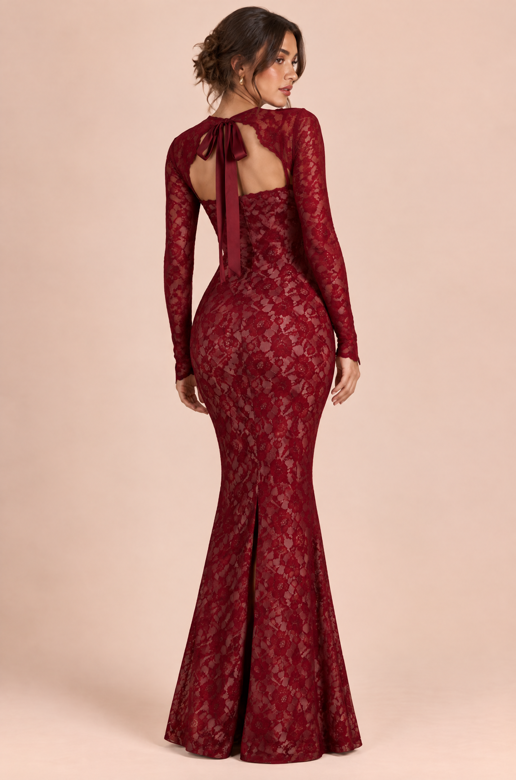 Robe longue rouge en dentelle à décolleté cœur | Vue de dos | Lounelle Paris