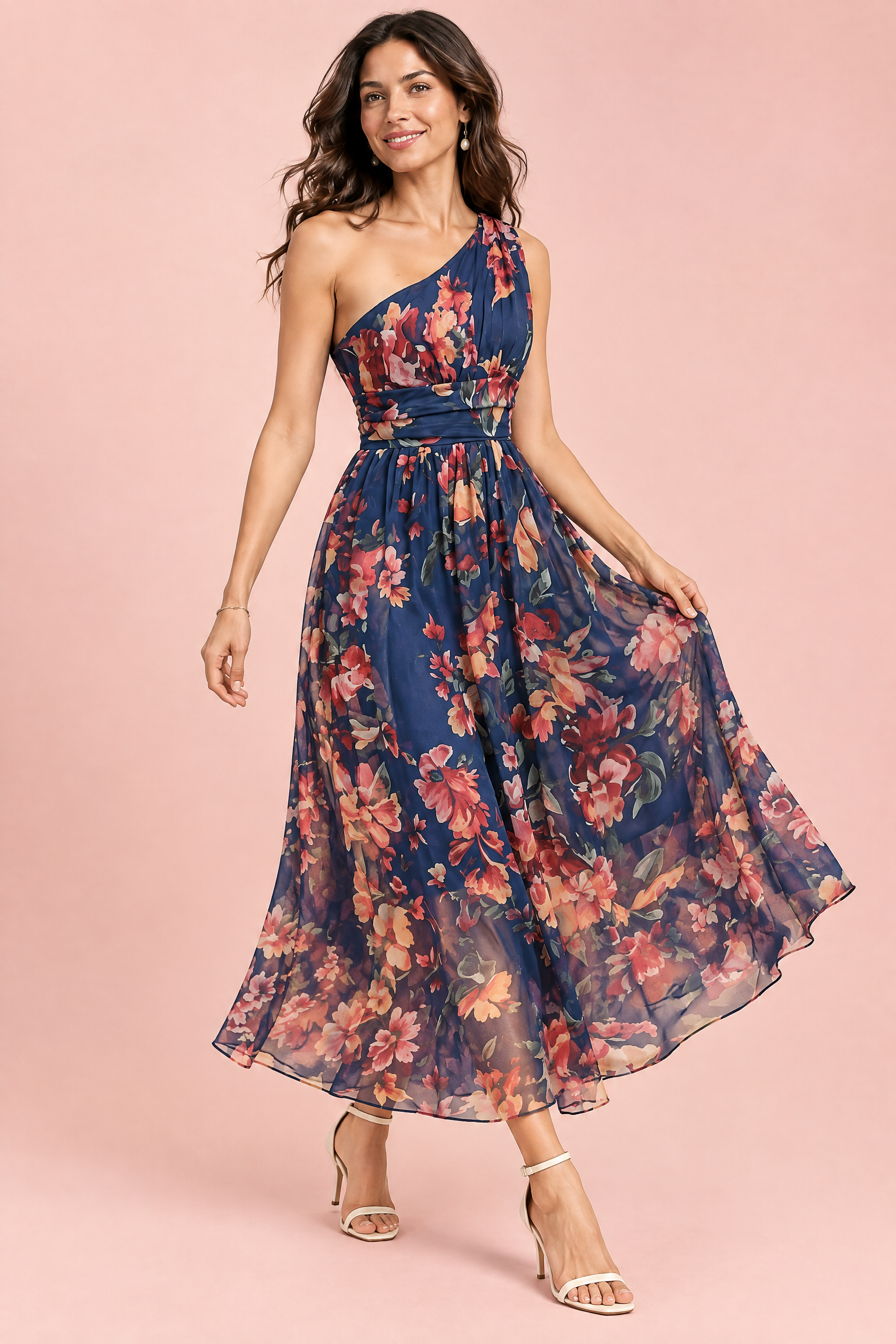 Robe longue fleurie bleue à une épaule, coupe trapèze | Vue en mouvement | Lounelle Paris