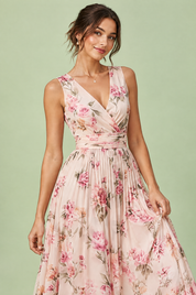 Robe midi rose à imprimé de bouquets floraux, col carré et coupe trapèze | Vue rapprochée | Lounelle Paris