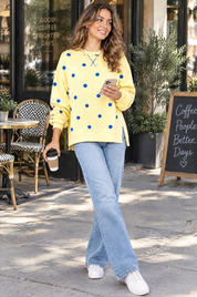 Sweat-shirt oversize jaune à pois | Photo lifestyle | Lounelle Paris