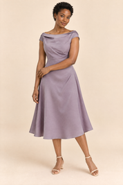 Robe trapèze violet jacinthe midi | Porté sur une autre silhouette | Lounelle Paris