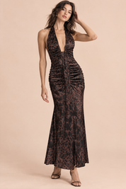 Robe longue marron froncée à col dos nu | Vue de face | Lounelle Paris